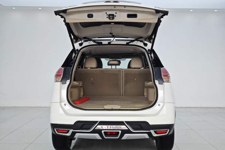 Used Nissan X-Trail 2014 2.5L CVT Luxury Edition 4WD
