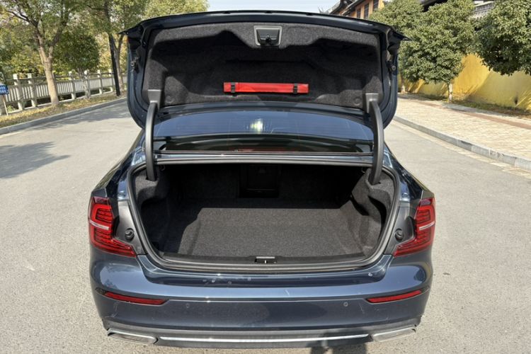 Used Volvo S60 2022 B4 Zhiyi Luxury Edition
