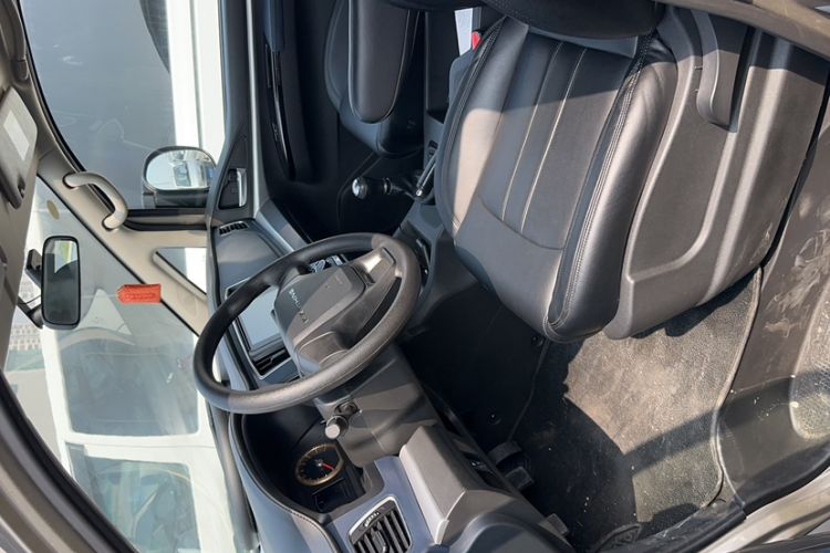 Used FORTHING Lingzhi 2023 M5L 1.6L Comfort 9-Seater
