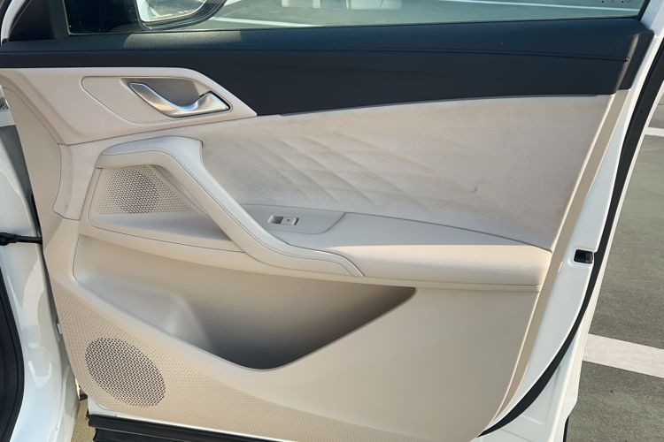 Used Roewe D5X DMH 2024 135 Tech Edition
