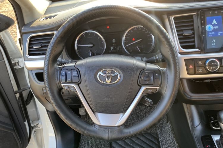 Used Toyota Highlander 2017 2.0T Two-Wheel Drive Luxury Edition 7 Seats