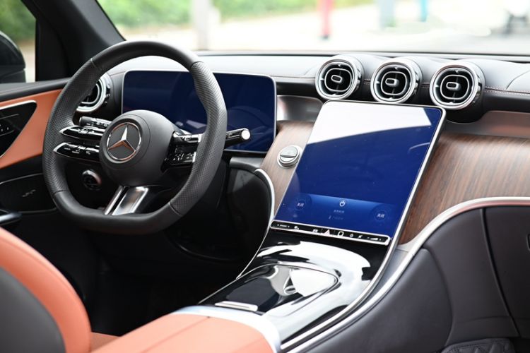 Used Mercedes-Benz GLC 2025 GLC 300 L 4MATIC Dynamic Model 5 Seats