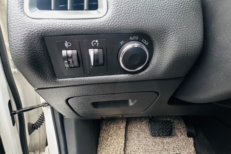 Used JMC Yusheng S350 2016 2.0T Automatic All-Wheel Drive Gasoline Luxury Version with Sunroof 5 Seats
