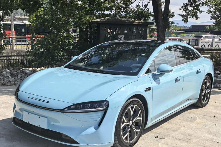 Used Hima Luxeed S7 2025 705 km Pro