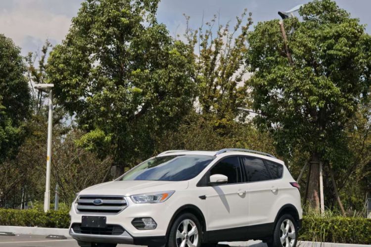 Used Ford Kuga 2017 EcoBoost 180 Two-Wheel-Drive Platinum Edition
