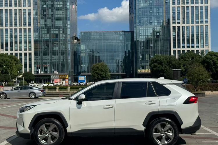 Used Toyota RAV4 2022 2.0L CVT Two-Wheel Drive Fashion Edition
