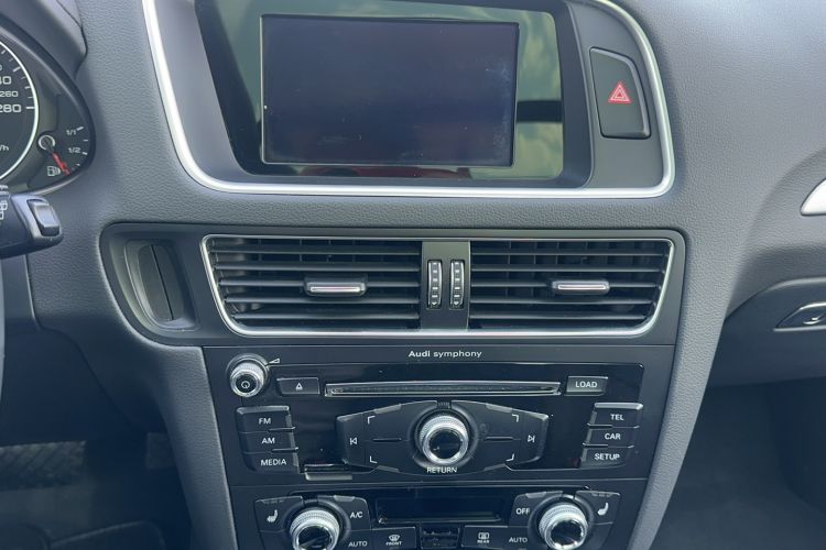 Used Audi Q5 2018 Collector's Edition 40 TFSI Technology Model
