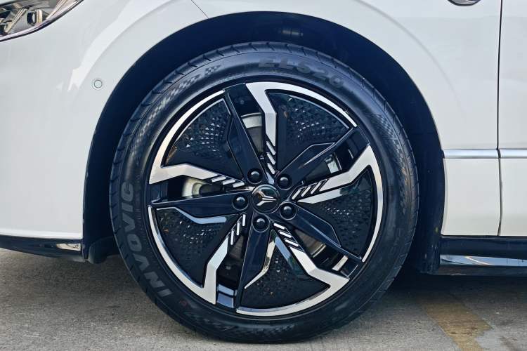 Used VOYAH PASSION 2023 Four-Wheel Drive Standard Edition