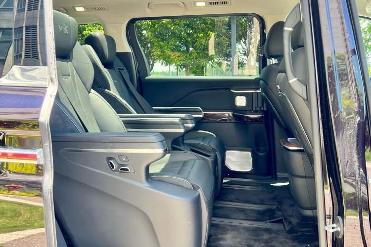 Used Hongqi HQ9 2023 2.0T Smart Connect Flagship Edition
