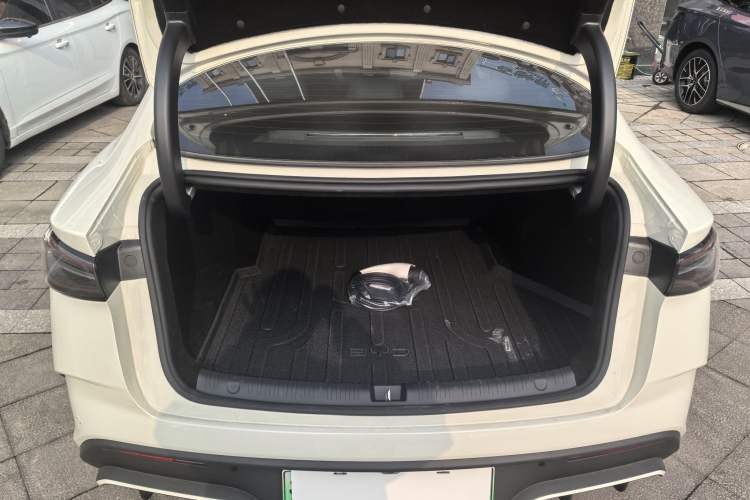 Used BYD Seal 06 New Energy 2025 DM-i Smart Drive 80KM Luxury Model
