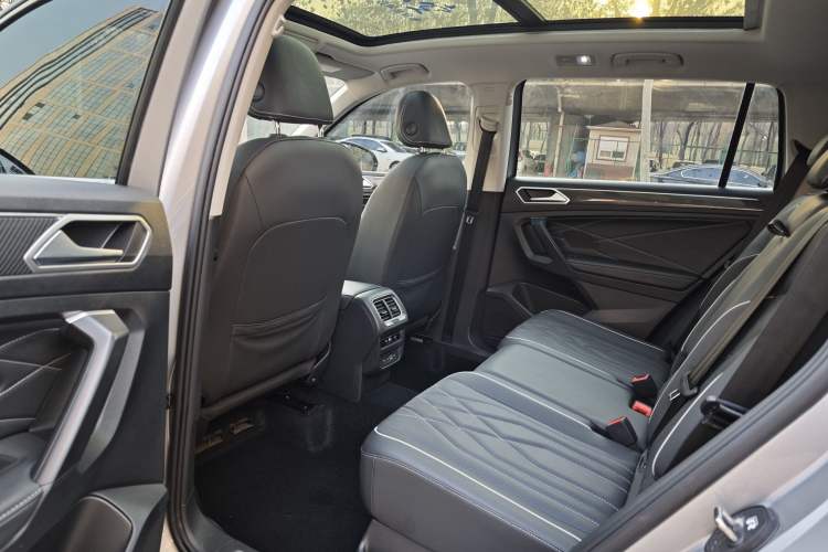 Used Volkswagen Tiguan L 2022 330TSI Automatic Two-Wheel Drive R-Line Enhanced Edition