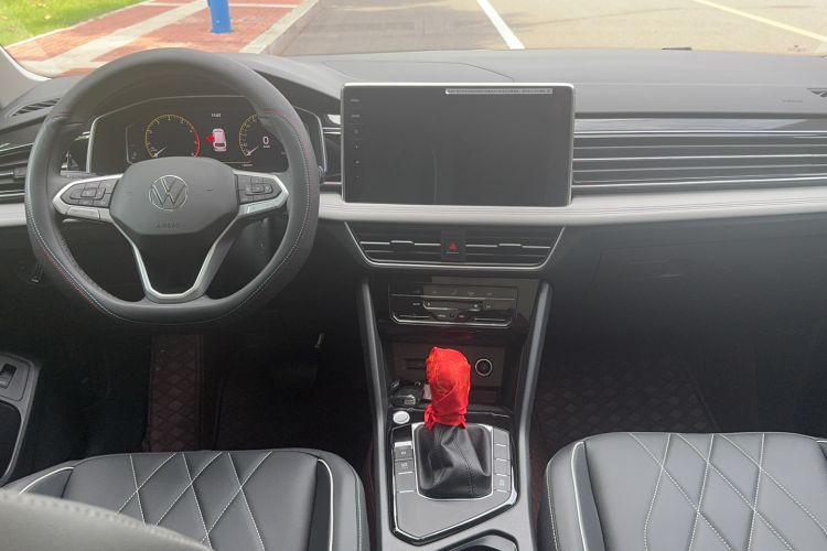 Used Volkswagen Tiguan L 2024 Outstanding Model 300TSI Automatic Two-Wheel Drive Longteng Edition