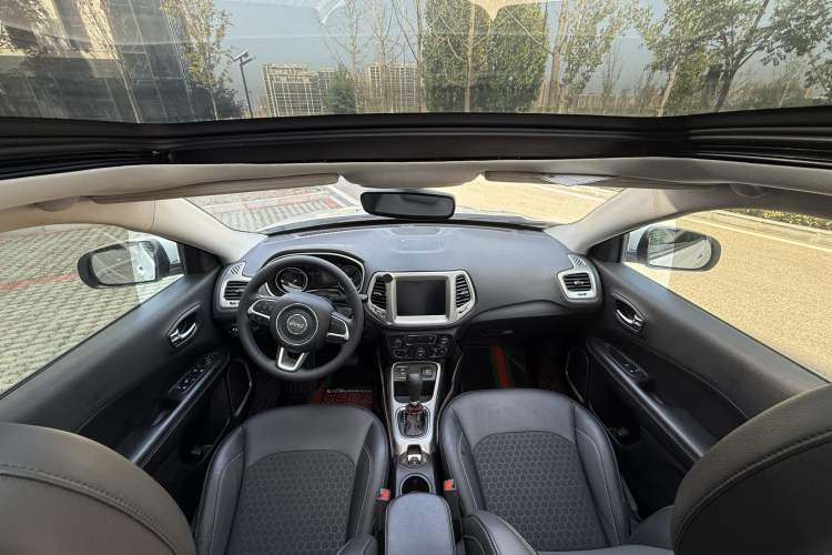 Used  Compass 2019 220T Automatic Enjoyment Version