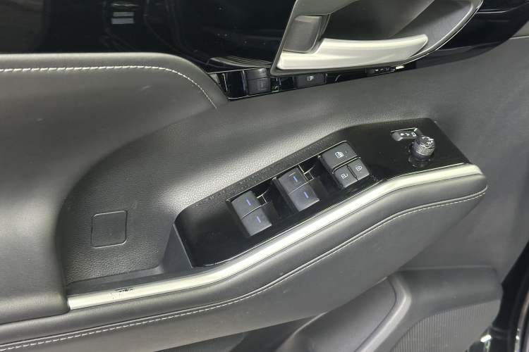 Used Toyota Highlander 2022 Dual-Engine 2.5L Four-Wheel Drive Prestige Version 7 Seats
