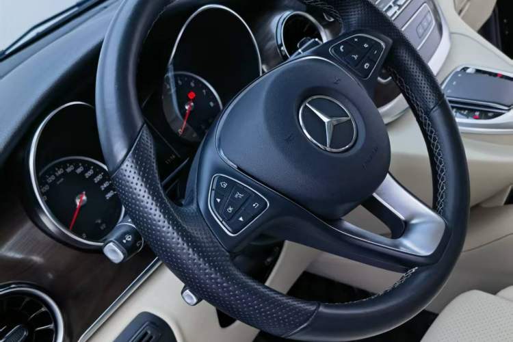 Used Mercedes-Benz V-Class 2022 V 260 Avantgarde Edition