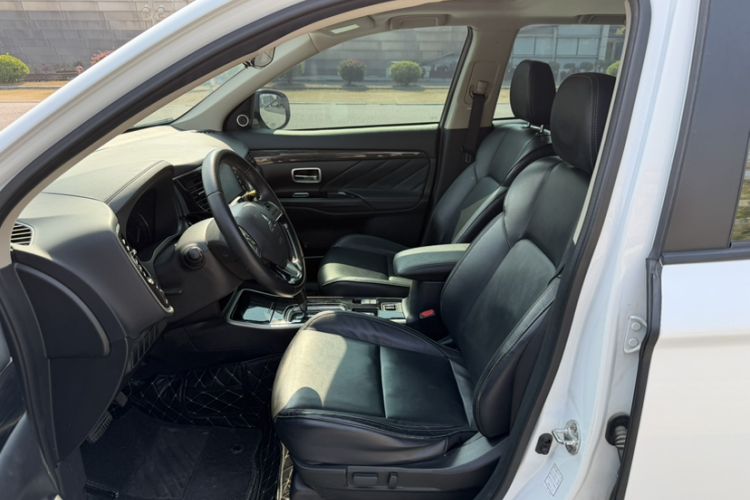 Used Mitsubishi Outlander 2019 2.0L Two-Wheel Drive Comfort Edition 5 Seats China VI Standard
