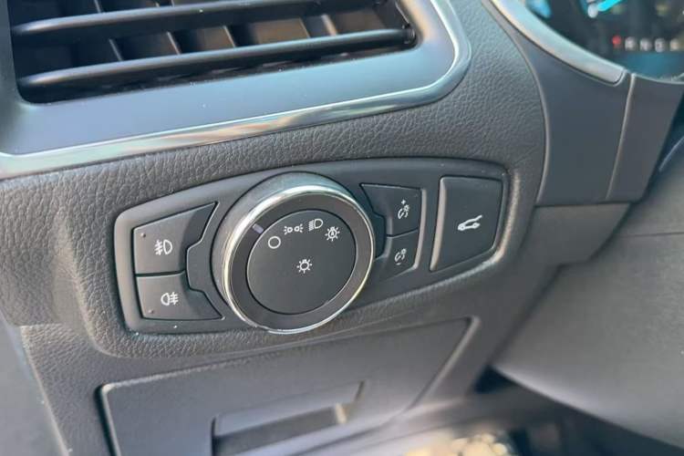 Used Ford Edge 2018 EcoBoost 245 Two-Wheel-Drive Titanium 7-Seater China V Standard
