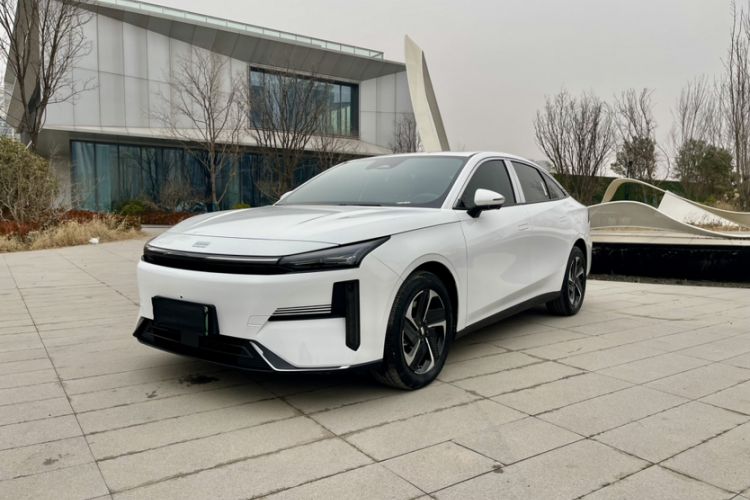 Used Geely Galaxy L6 2024 125km PLUS Dragon Edition