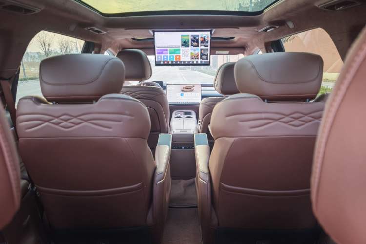 Used  HL 2025 700 Ultra Six-Seater All-Wheel-Drive LiDAR Version
