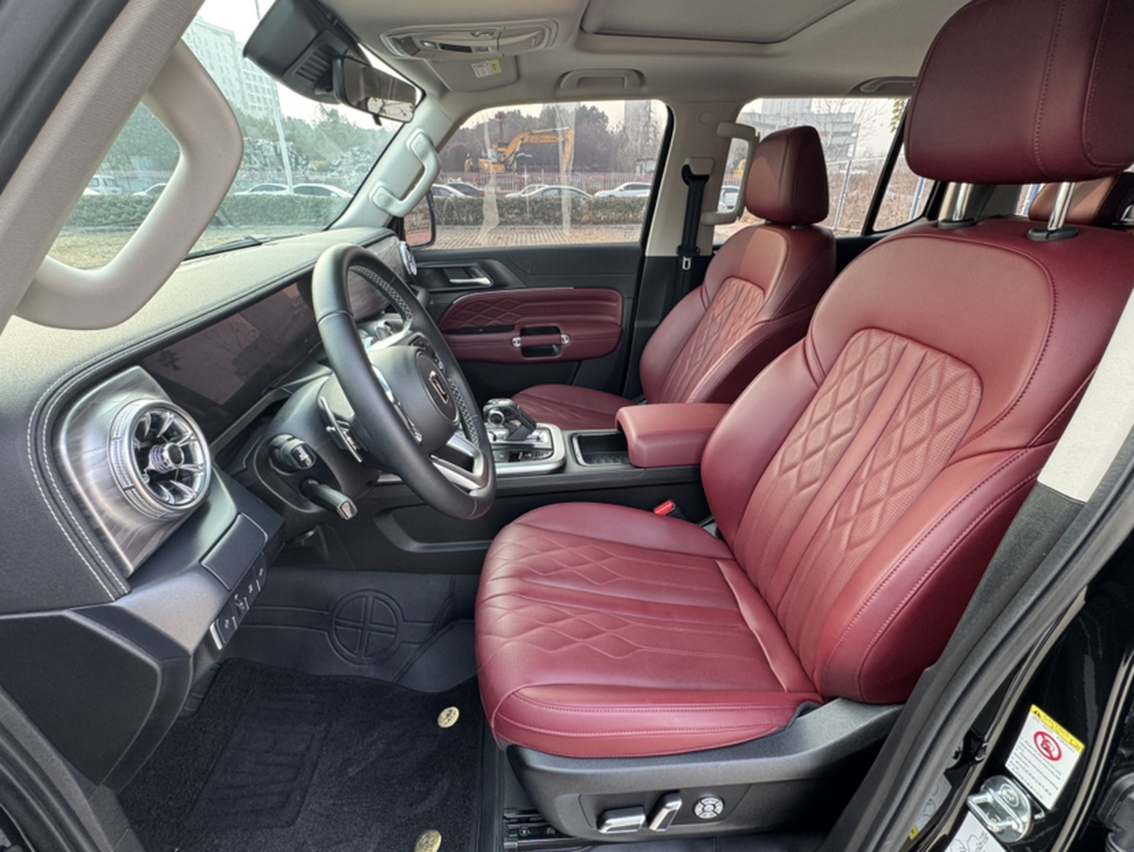 المقاعد الأمامية داخل السيارة