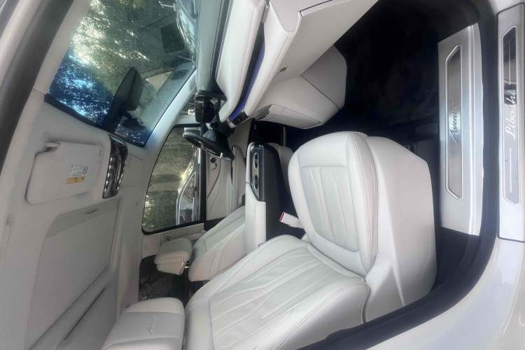 Used Buick GL8 New Energy 2024 Lu Zun Luxury Edition 7-Seater
