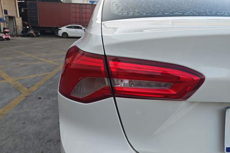 Used Ford Focus 2019 Sedan 1.5L Manual FENGYUE Model China V Emission Standard
