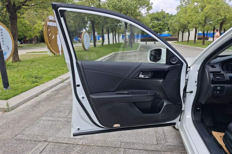 Used Honda Accord 2016 2.0L Luxury Edition
