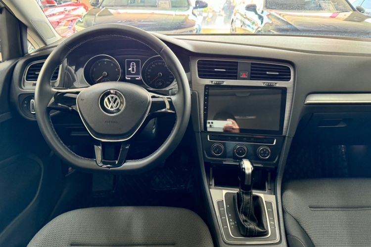 Used Volkswagen Golf 2016 230TSI Automatic Comfort Version
