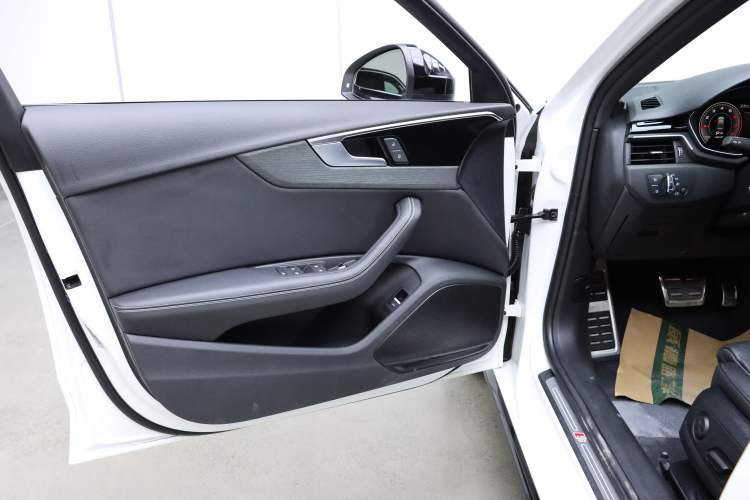 Used Audi A4L 2023 40 TFSI Luxury Dynamic Model
