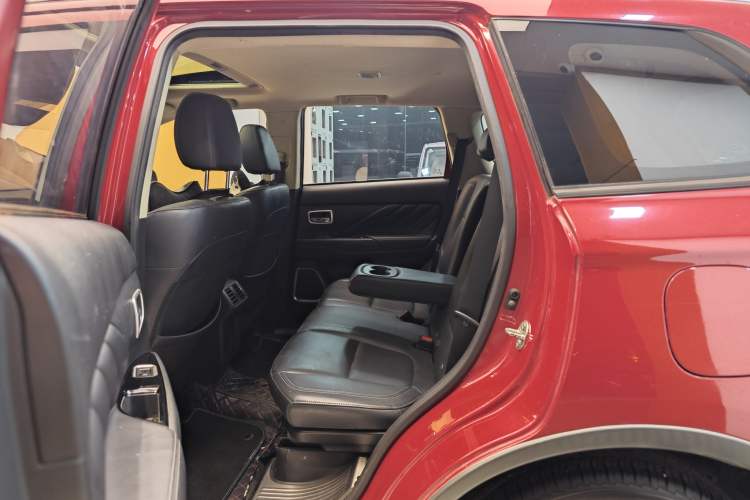 Used Mitsubishi Outlander 2019 2.0L Two-Wheel Drive Comfort Edition 5 Seats China V Standard