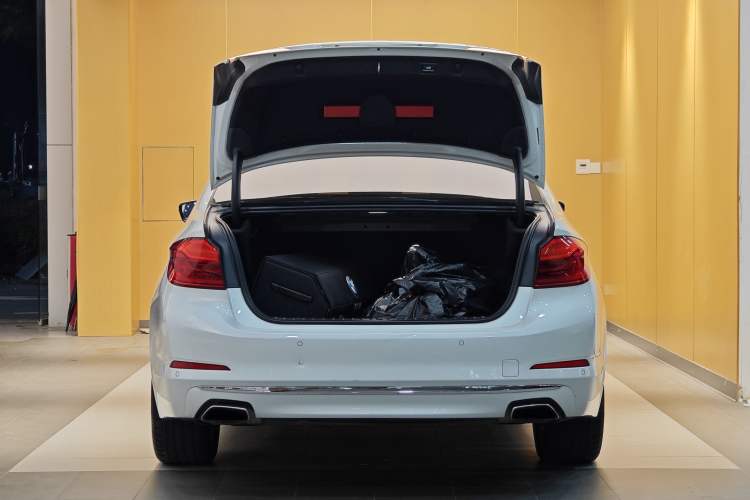 Used BMW 5 Series 2019 Facelifted 525Li Luxury Package
