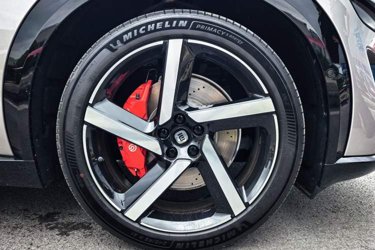 Used  YU7 2025 Ultra-Long Range High-Performance All-Wheel-Drive Max Edition
