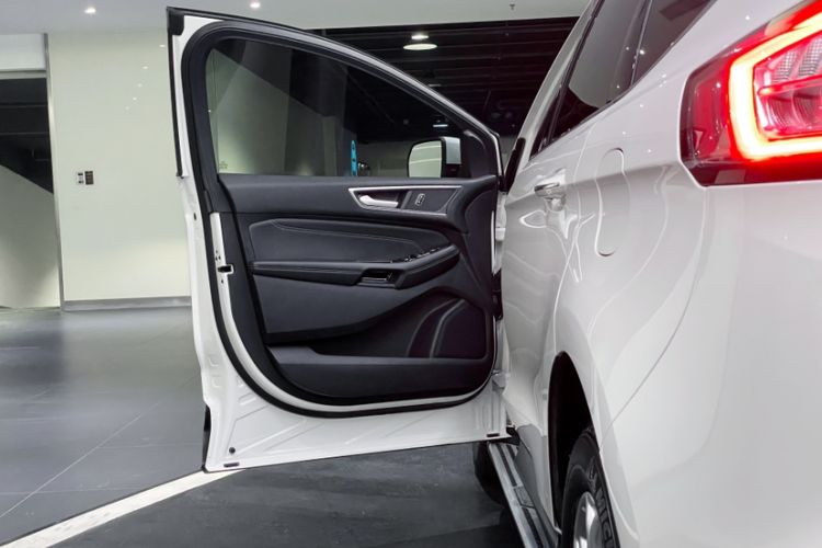 Used Ford Edge 2018 EcoBoost 245 Two-Wheel-Drive Titanium 7-Seater China VI Standard