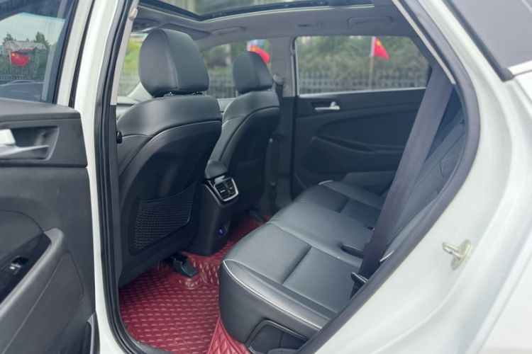 Used Hyundai Tucson 2019 280TGDi Dual-Clutch Two-Wheel Drive Fashion Edition China VI Standard
