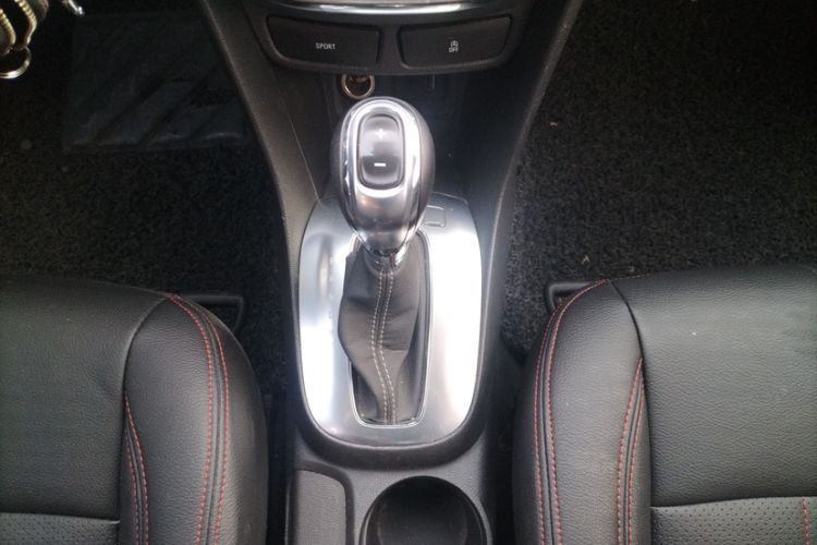 Used Buick Encore 2015 1.4T Automatic Two-Wheel Drive Urban Elite Version
