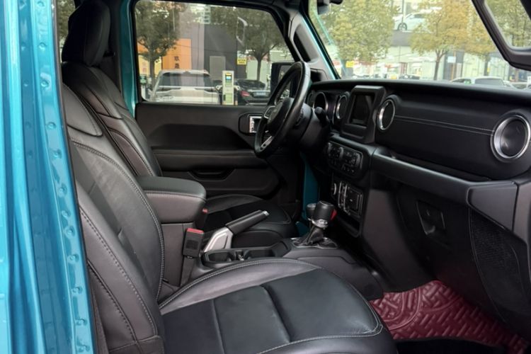 Used  Wrangler 2019 2.0T Sahara Four-Door Version China VI Emission Standard
