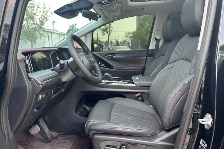 Used GAC Trumpchi M8 2024 Master Series 400T Prestige Edition
