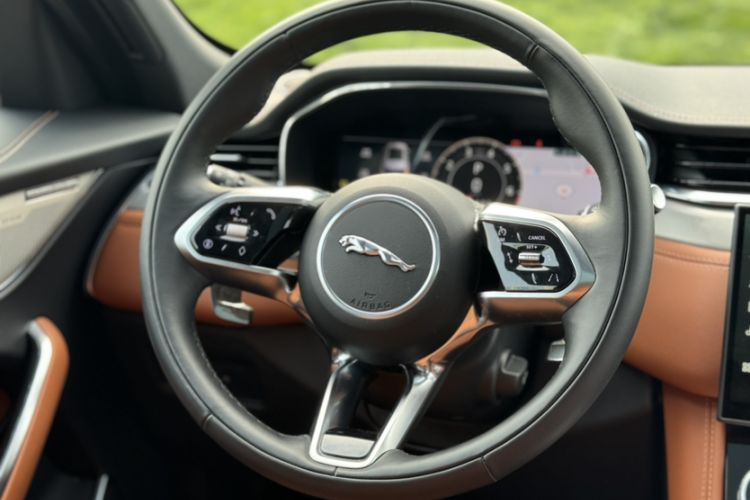 Used Jaguar F-PACE 2025 P250 R-Dynamic SE
