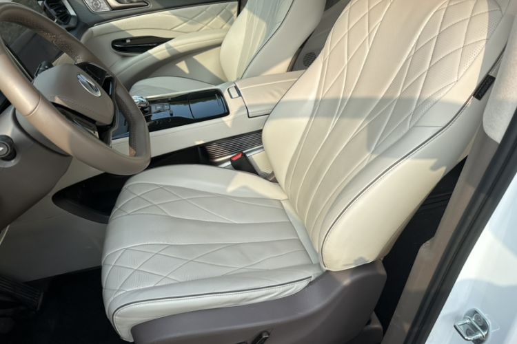 Used Denza D9 2022 EV 600 Four-Wheel Drive Prestige Model
