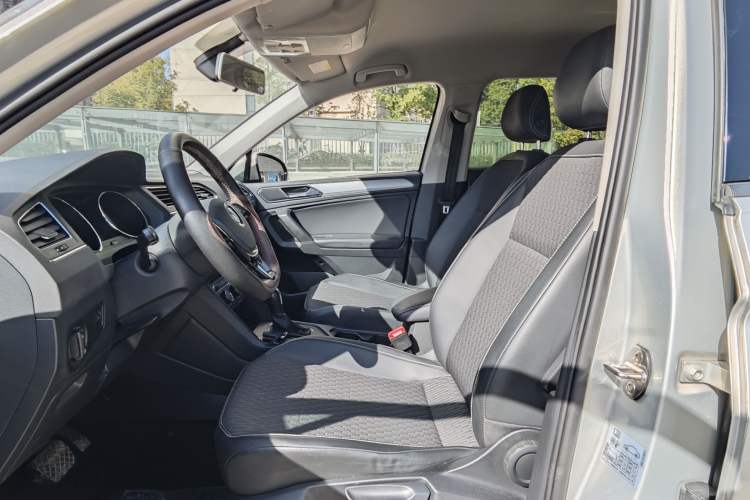 Used Volkswagen Tiguan L 2019 330TSI Automatic Two-Wheel Drive Luxury Edition China V Standard
