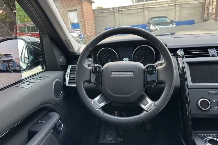 Used Land Rover Discovery 2019 3.0 SC V6 SE
