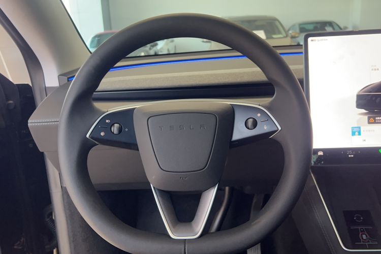 Used Tesla Model Y 2025 Rear-Wheel-Drive Version
