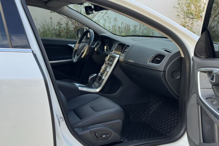 Used Volvo S60 2016 S60L T4 Zhiyuan Edition
