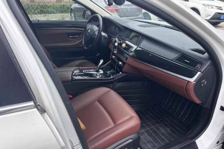 Used BMW 5 Series 2015 520i Elegant Edition
