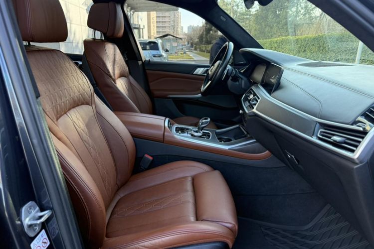 Used BMW X7 2021 xDrive40i Luxury M Sport Package
