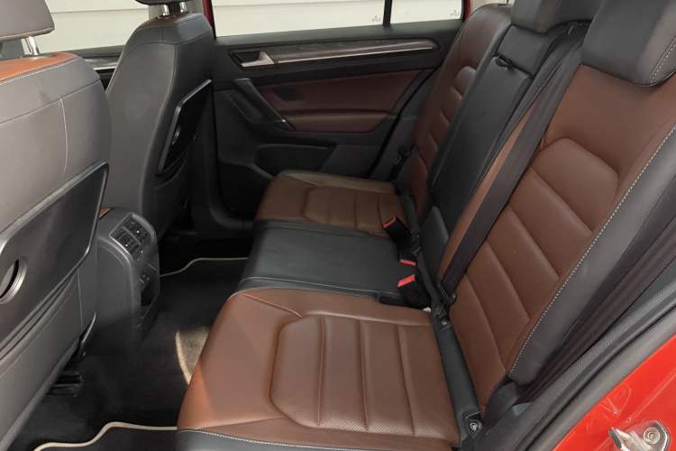 Used Volkswagen Golf Sportsvan 2016 230TSI Automatic Luxury Version
