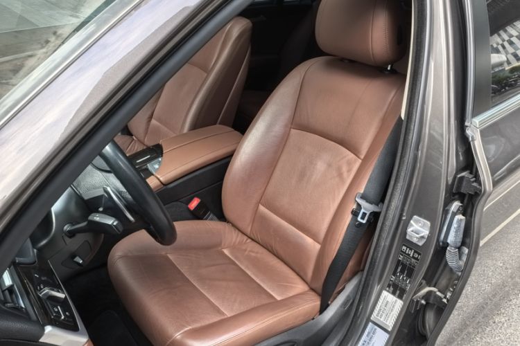 Used BMW 5 Series 2014 535Li Leading Model
