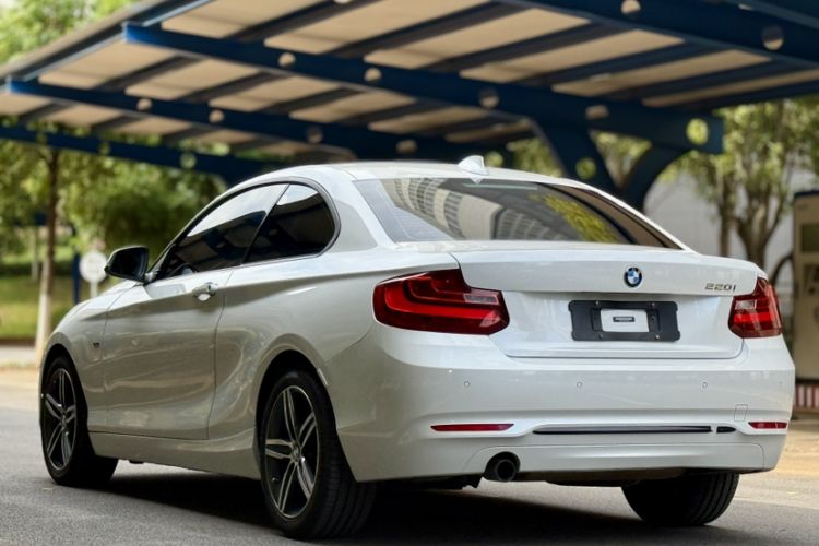 Used BMW 2 Series 2014 220i Sport Design Package
