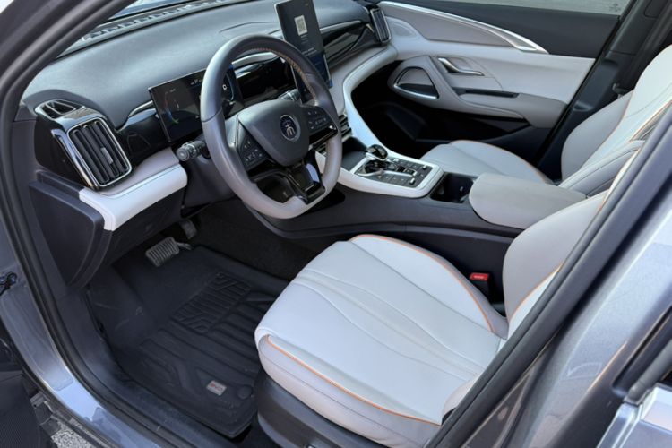 Used BYD Song Pro New Energy 2024 HONOR Edition DM-i 71KM Navigation Model
