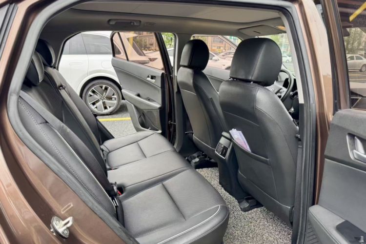 Used Hyundai ix25 2015 1.6L Automatic Two-Wheel-Drive Deluxe DLX Model
